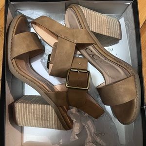 Size 7. Only wore in the house.